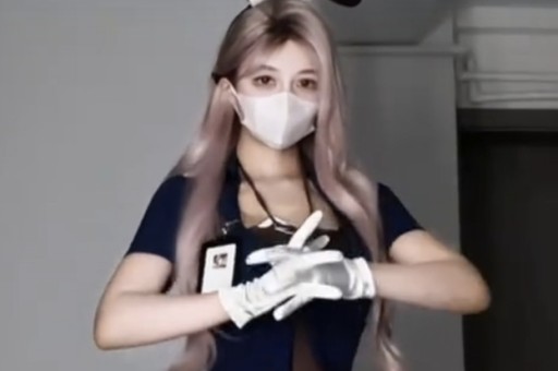 33岁李梦演情妇费劲扮性感还是被41岁朱珠秒成了村妇