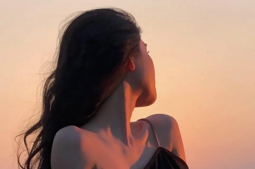 又一网红塌房！官方出手黑历史被扒不止婚内出轨下场大快人心