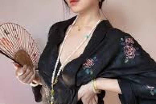 陪睡陪玩已过时! 继迪丽热巴事件后 内娱再曝猛料 王晶的话有人信了